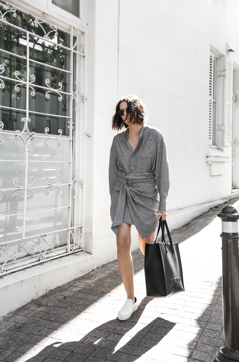 isabel marant shirt twist khol dress grey street style minimal sneakers Givenchy tote fashion blogger modern legacy summer (2 of 10)