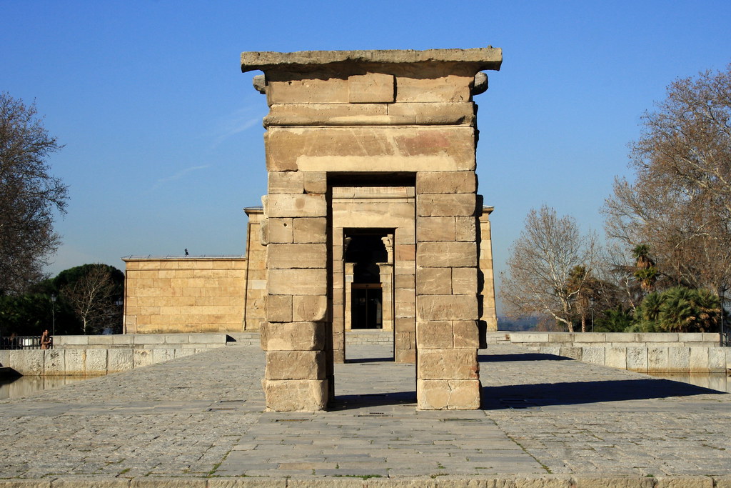 Vista frontal del templo