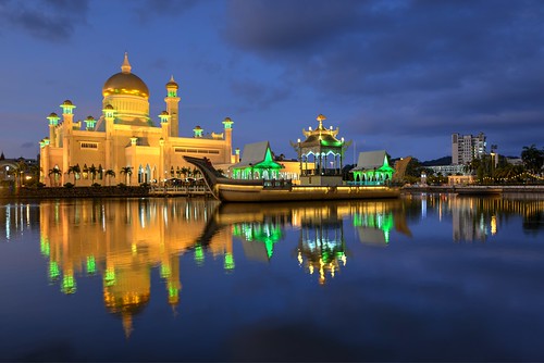 The golden domed Sultan Omar Ali Saifuddin Mosque