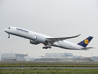 Lufthansa A350-900 take off (Airbus)