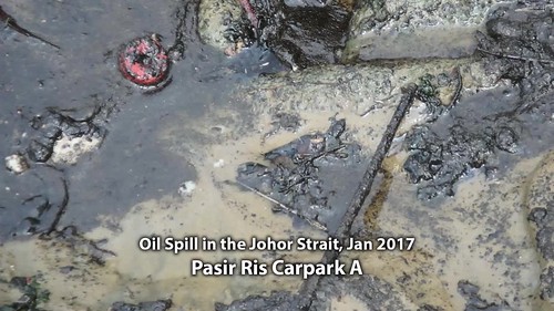 Oil spill in the Johor Strait (4 Jan 2017) from Pasir Ris Carpark A