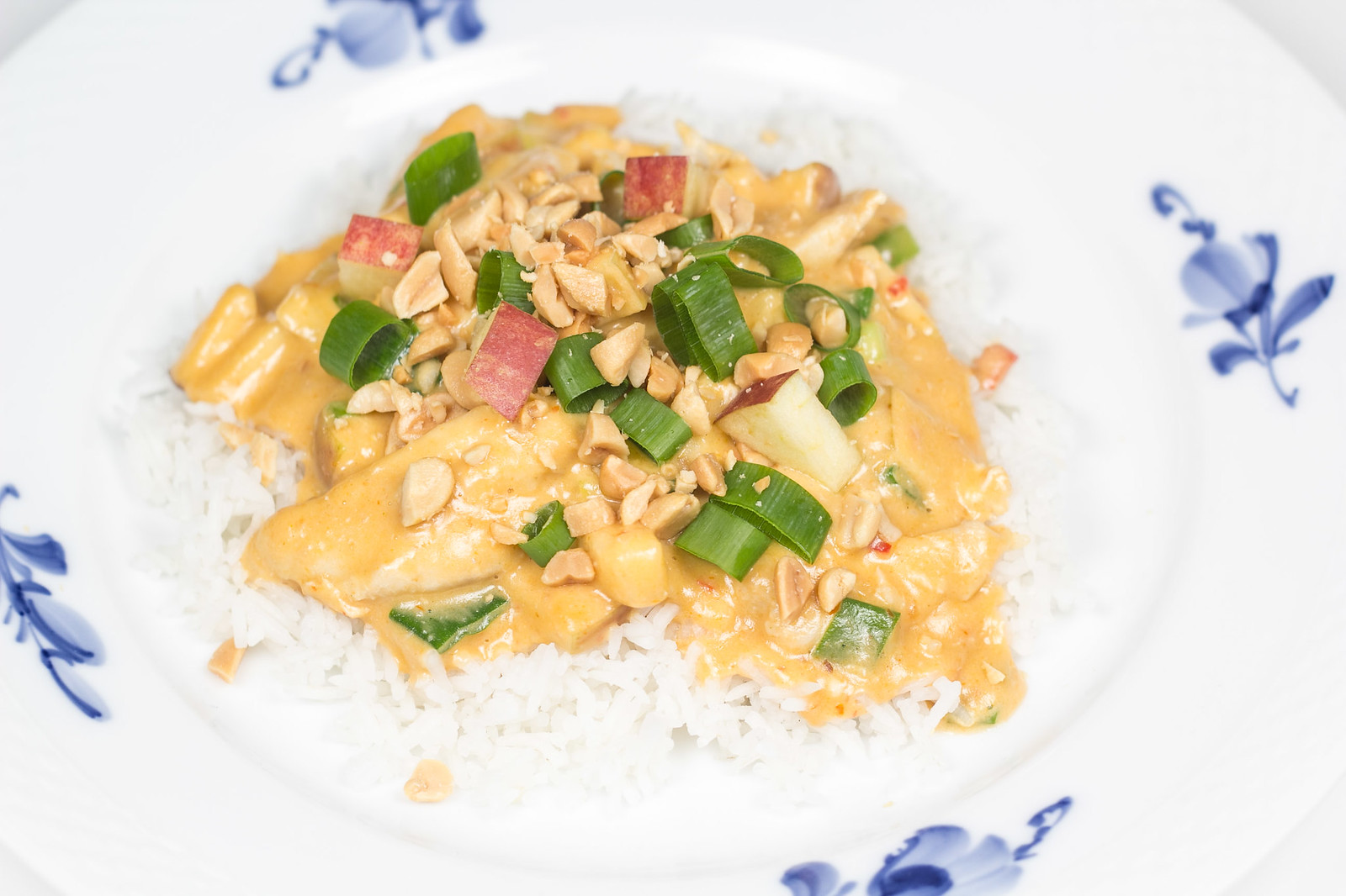 Recipe for Homemade Peanut Butter Chicken with Apples and Spring Onions