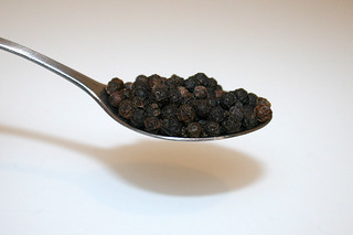 05 - Zutat schwarze Pfefferkörner / Ingredient black pepper corns