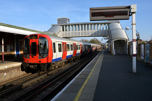 London Underground - Metropolitan Line 21082, Pinner