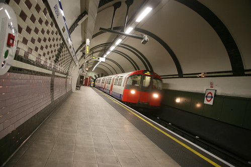 Arsenal / Gillespie Road tube