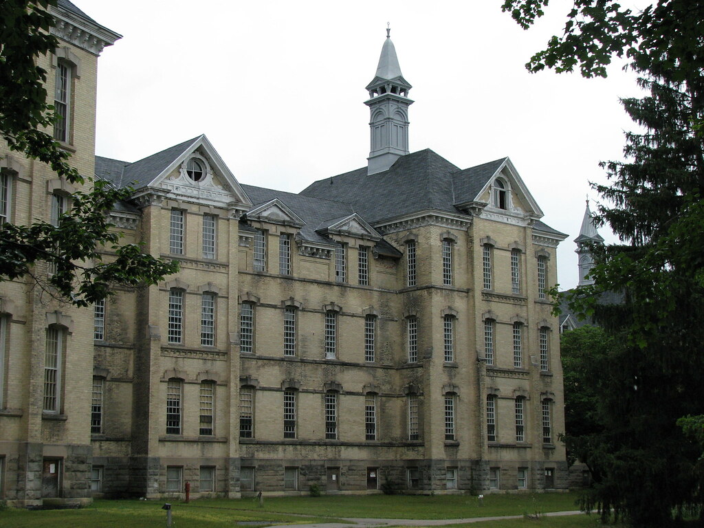 Photograph of building 50, a former psychiatric hospital in Traverse City, Michigan