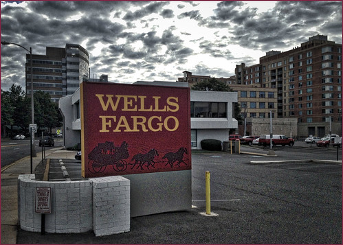'Wells Fargo' -- Clarendon (VA) September 2014