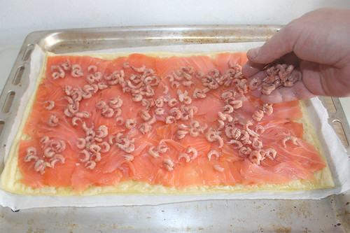 05 - Blätterteig mit Lachs & Krabben belegen / Coat puff pastry with salmon & shrimps