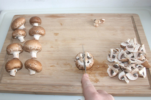 15 - Champignons vierteln / Quarter mushrooms
