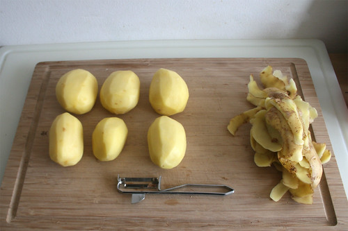 18 - Kartoffeln schälen / Peel potatoes