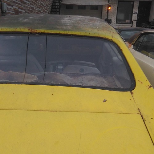 Rusted lemon #toronto #dovercourtvillage #dupontstreet #cars #yellow #lemon