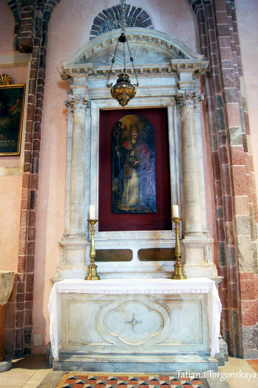 Северный алтарь с изображением Св. Николая