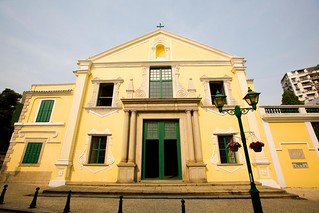 colonial building