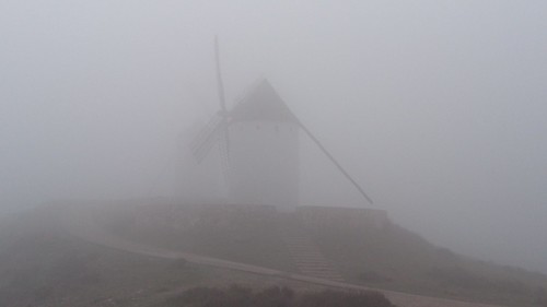 Gigantes en la niebla