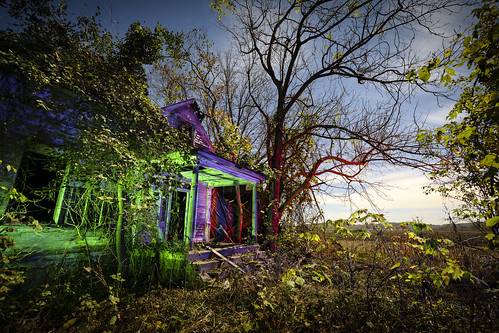 Glasgow Missouri Photographer, Chariton County Missouri Photography, Fine Art Photographer, Fine Art Photo, Columbia MO Photographer, Columbia MO photo, Glasgow, Glasgow Missouri, 2016, Chariton County, October, light, abandoned house, house, architecture, Notley, Notley Hawkins, 10thavenue, missouri, http://www.notleyhawkins.com/, Missouri Photography, Notley Hawkins Photography, Rural Photography, Fall, Leaves, facade, home, outdoor, building class=