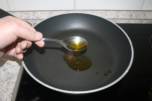 22 - Olivenöl erhitzen / heat up olive oil