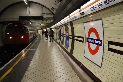 Southbound Bakerloo Line train roars into Edgware Road Station