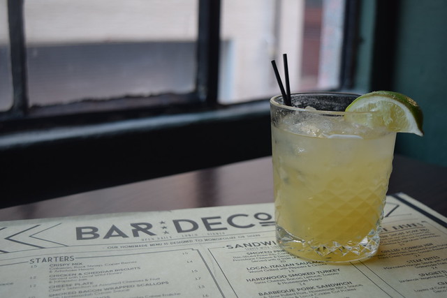 Bar Deco cocktail hour
