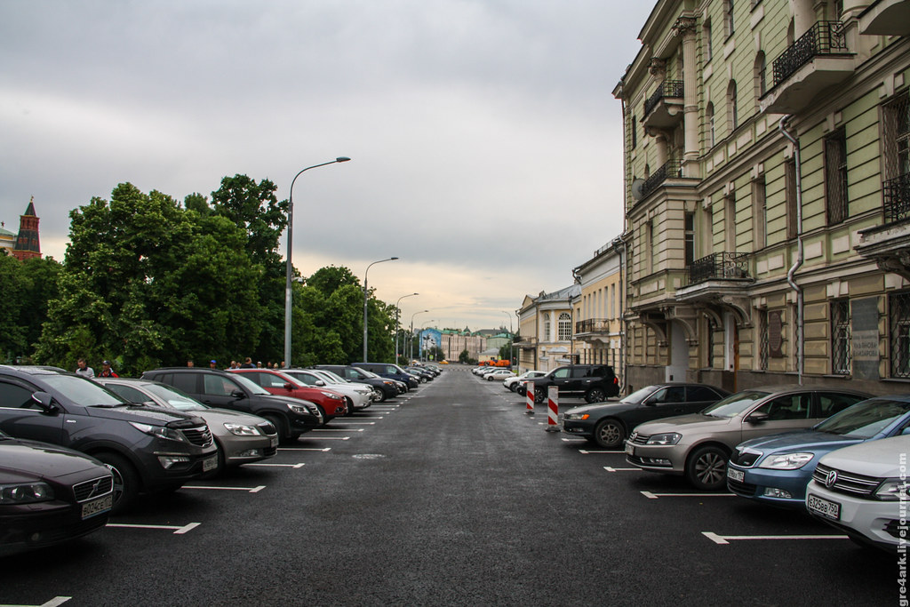 Сколько нужно человек, чтобы эвакуировать машину в Москве 