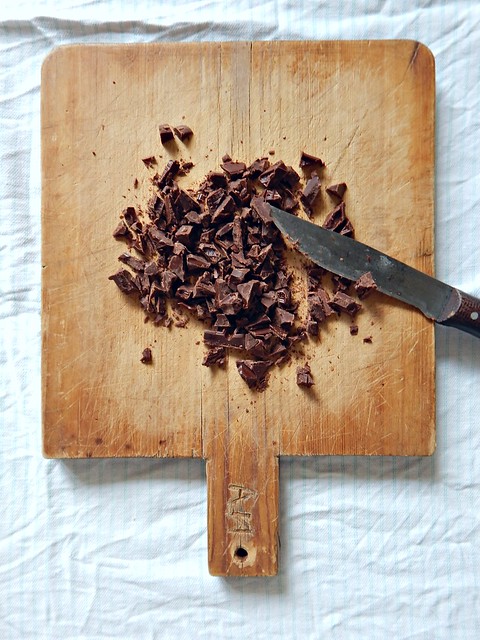 Шоколадный бисквит с шоколадом, корицей и кофе. Рецепт с пошаговыми фотографиями и очень красивое описание. | horoshogromko.ru