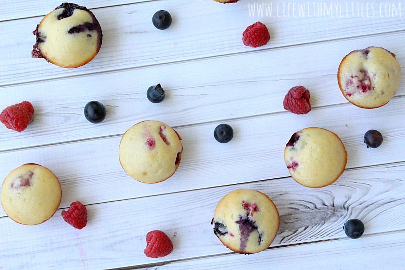 These patriotic red, white, and blueberry toddler muffins are the perfect 4th of July snacks for kids! Packed full of nutrients, you'll feel great about serving them to your toddlers!