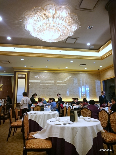 Elegance Chinese Cuisine & Banquet chandeliers