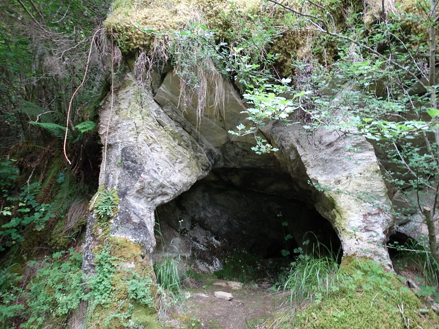 Cueva en la Devesa da Rogueira en O Courel