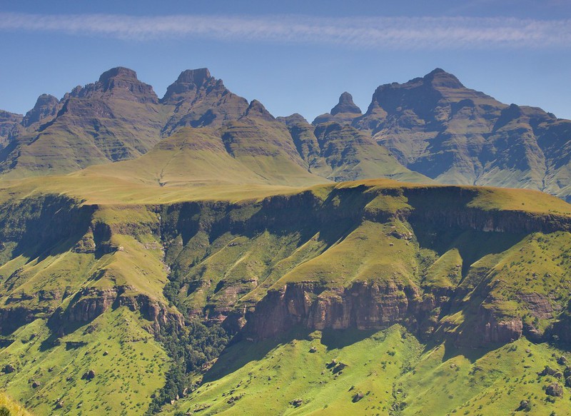 Drakensberg: Intrincadas formas de Cathedral Peak - Por el norte de SUDÁFRICA. Montañas, playas, fauna y sus gentes (7)