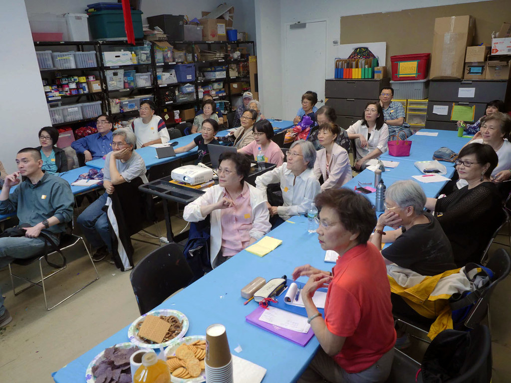 Photo Book Storytelling in Mandarin: Class 3 | QUEENS MUSEUM New New