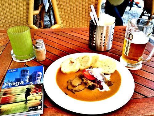 Dónde comer y gastronomía en Praga (República Checa) - Restaurante checo Kotleta. ViajerosAlBlog.com