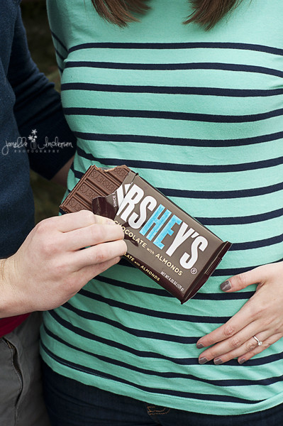 These 18 gender reveal ideas using food are so cute! Seriously such fun ways to reveal your baby's gender! 