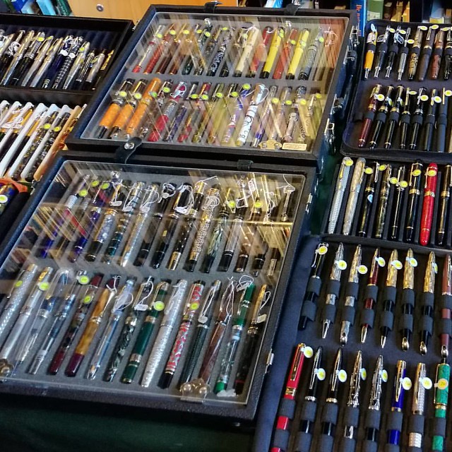 LE's in glass cases on @sarjminhas's table at the Tilburg penshow #tilburgpenshow #tilburgpenshow2016 #fpgeeks #fpn #fountainpennetwork #fountainpen
