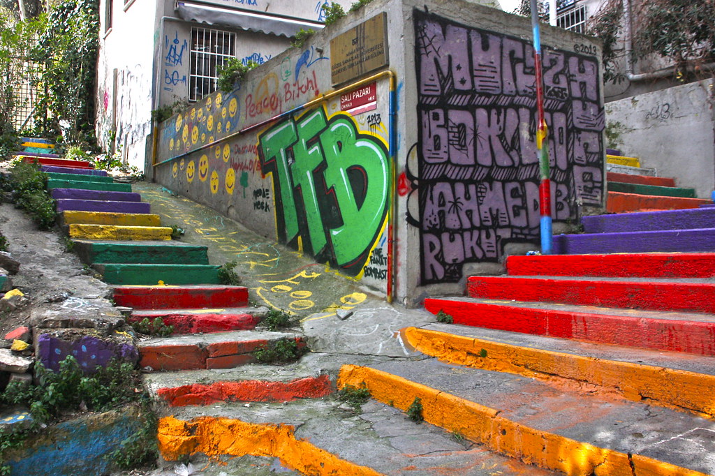 istanbul rainbow stairs portaat 