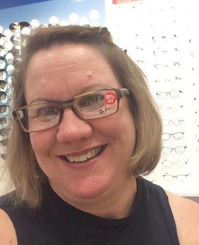 choosing reading glasses to wear all the time