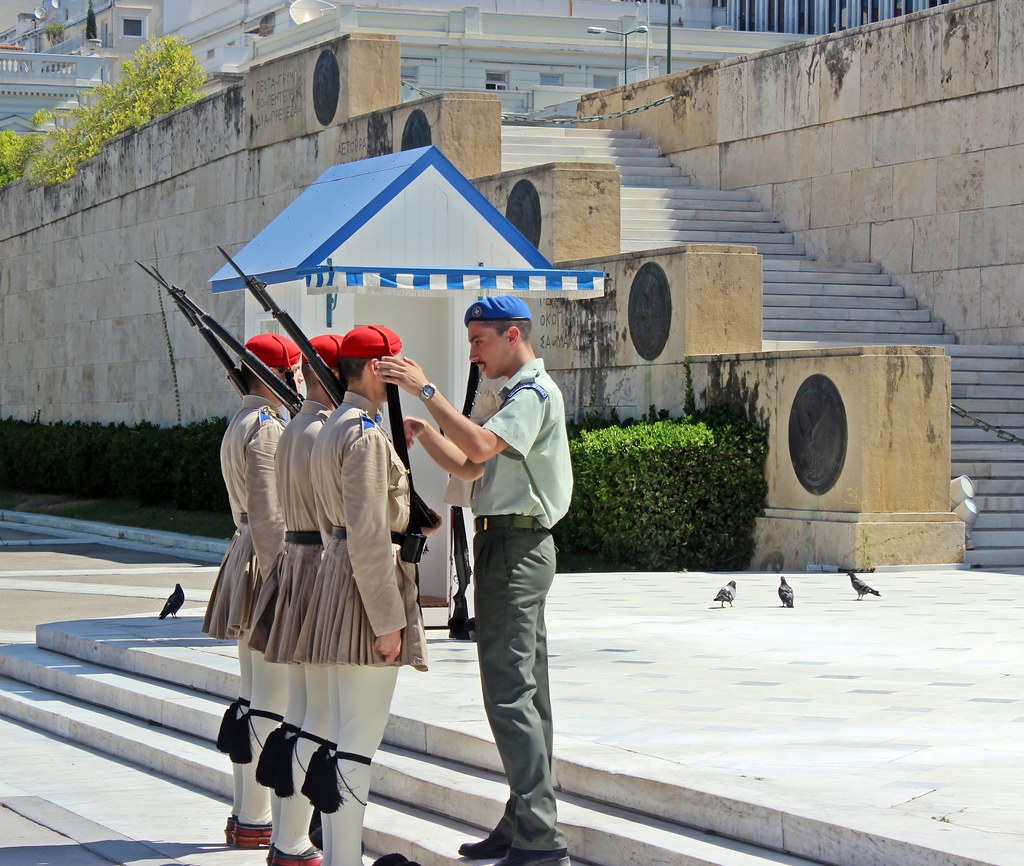 Cambio de Guardia en Atenas