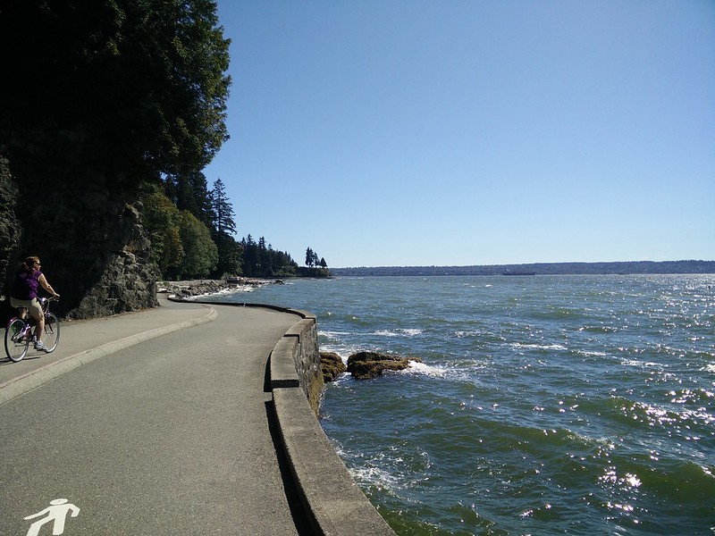 Walk the seawall - 7 Free Things To Do in Vancouver | packmeto.com