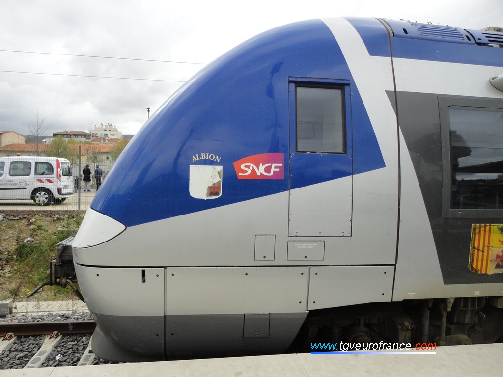 Vue de profil de la cabine de l'AGC B 81629-B 81630 SNCF