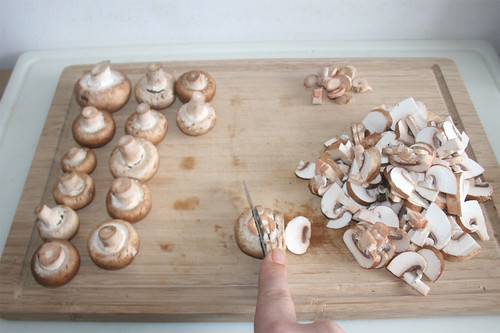 10 - Champignons in Scheiben schneiden / Cut mushrooms in slices
