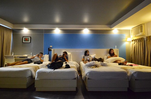 pillows hotel cebu family room