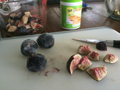 making fig jam