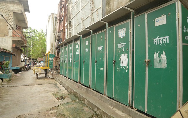 गंगा नगर में बना सामूहिक शौचालय