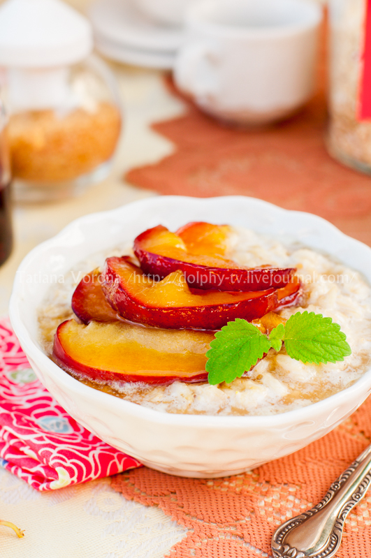 Creamy Oat Porridge with Honey Apples