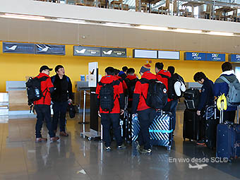 Pasajeros check-in Antartic Airways (RD)