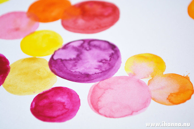 Flowing together circles in watercolors painted by iHanna, Sweden